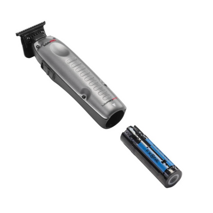 BaByliss PRO FXOne Lo-Pro Trimmer Grey
De BaByliss PRO FXOne Lo-Pro Trimmer is een precisietondeuse die speciaal is ontworpen voor professionele kappers. Deze trimmer is uitgerust met de nieuwste verwisselbare FXONE lithium-ionbatterij, wat het mogelijk maakt om snel en eenvoudig van batterij te wisselen dankzij een handige knop. Dit zorgt voor een ononderbroken trimervaring, essentieel voor drukke salons.

Deze trimmer beschikt over een borstelloze digitale motor die krachtige prestaties levert met een hoo