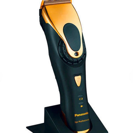 Professionele tondeuse "Gold Edition

Krachtig - Lineaire motor met Constant Control voor constante hoge prestaties, zelfs bij dik haar
Precise - tondeusemes met DLC (beweegbaar mes) of titanium coating (vast mes), X-Taper Blade 2.0, X-vormig tondeusemes voor hogere snijprestaties, vangt en knipt het haar nog beter
Veelzijdig - snijlengte in 5 stappen instelbaar van 0,8 - 2,0 mm in stappen van 0,3 mm, snelkeuzeknop, opzetkammen voor snijlengtes van 3/4, 6/9, 12/15 en 19/25 mm
Praktisch - accu- (Li-Ion) en n